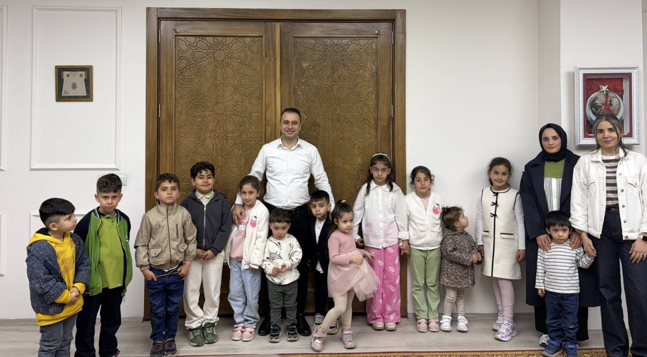 kaymakam-ergunden-genc-misafirlere-ozel-ilgi2.jpg