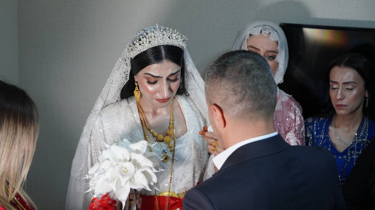 rnakta-zaman-durdu-gelin-at-sirtinda-davetliler-sal-u-sapik-ile-gorenler-ha4.jpeg