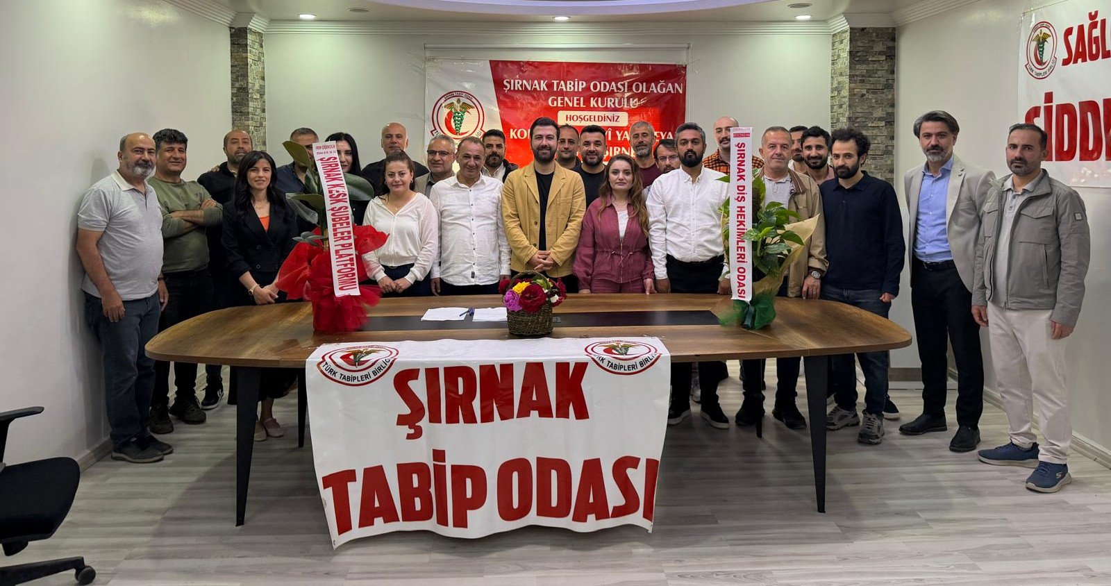 rnak-tabip-odasinda-dr-serdar-kuni-guven-tazeledi-2.jpeg