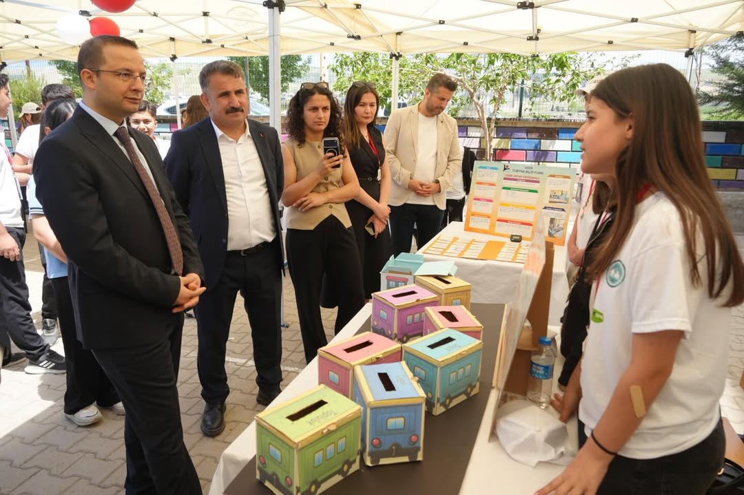 el-cezerinin-mirasi-cizredeki-bilim-fuarinda-hayat-buldu-3.jpeg