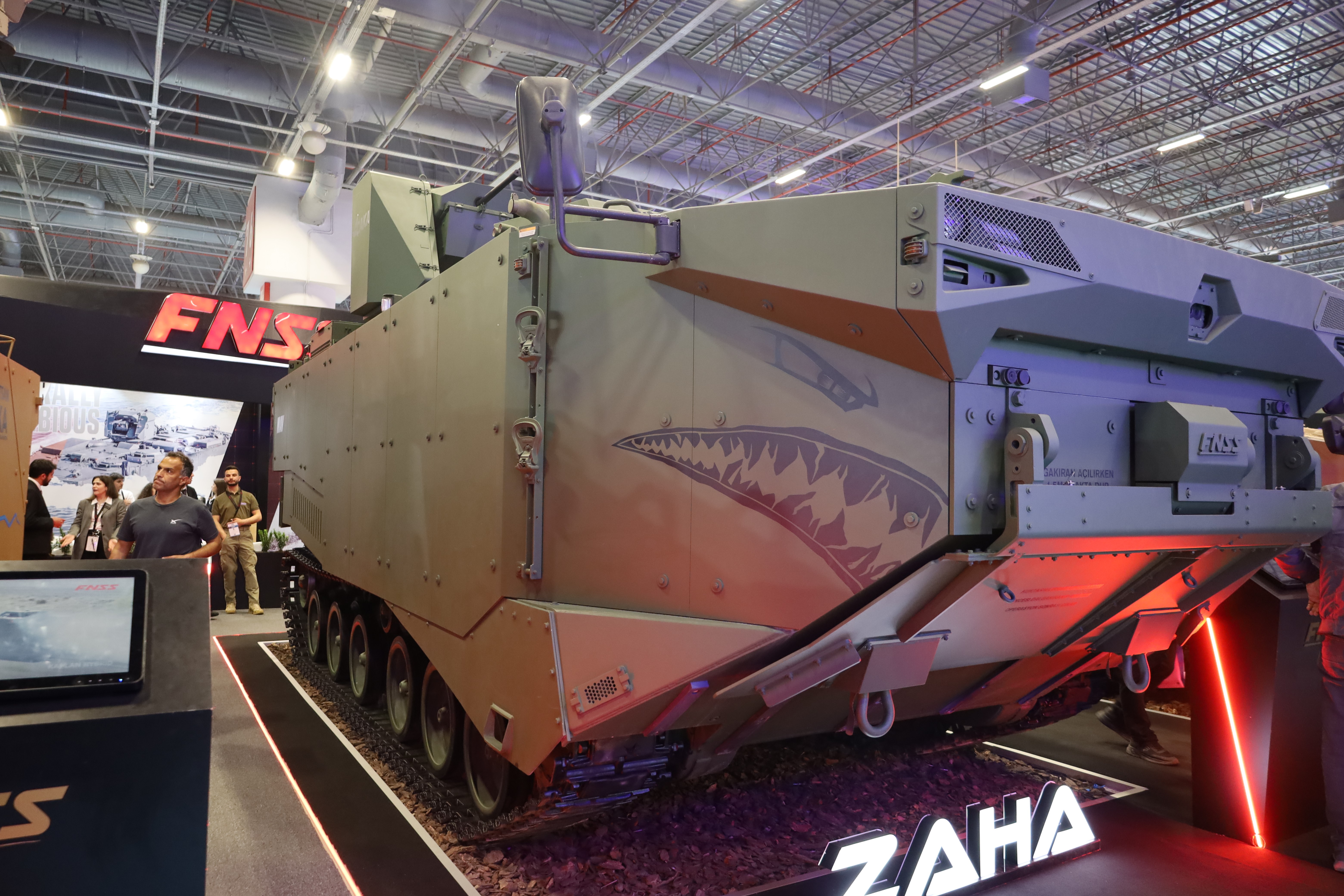 aw701177-04.jpg