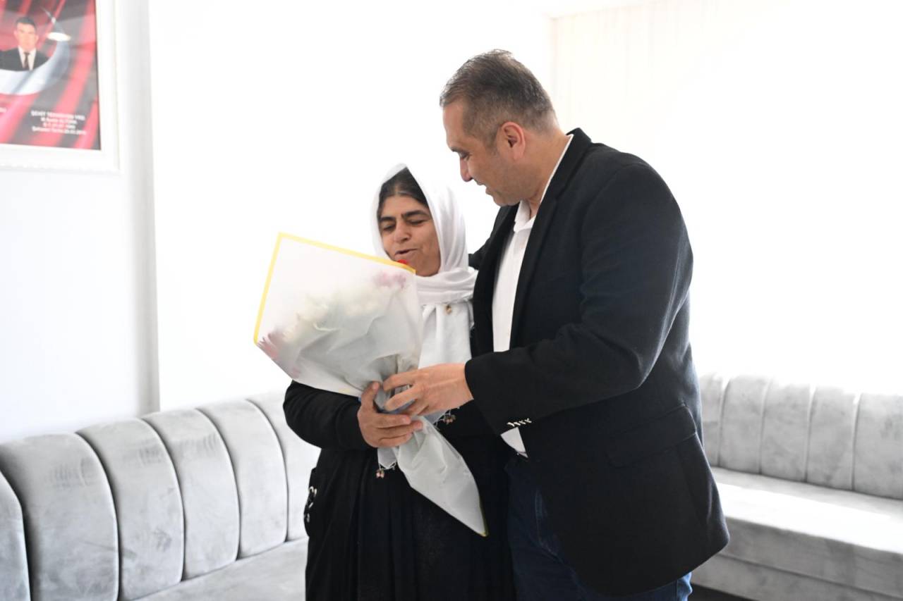sirnak-emniyet-muduru-sazaktan-sehit-annesine-anlamli-ziyaret3.jpeg
