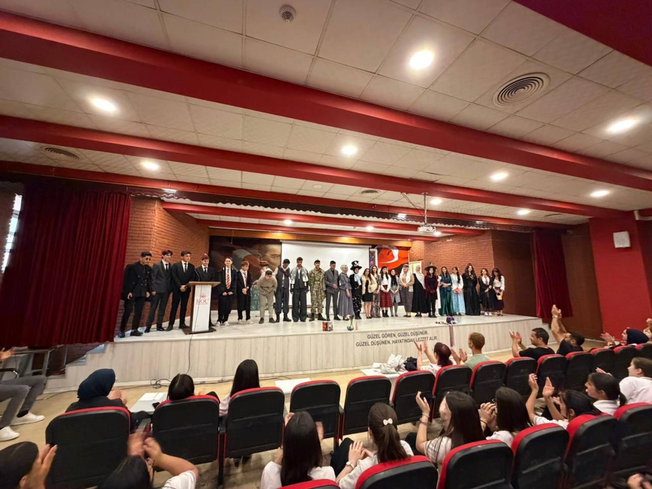 silopide-lise-ogrencilerinden-roman-kahramanlari-festivali3.jpeg