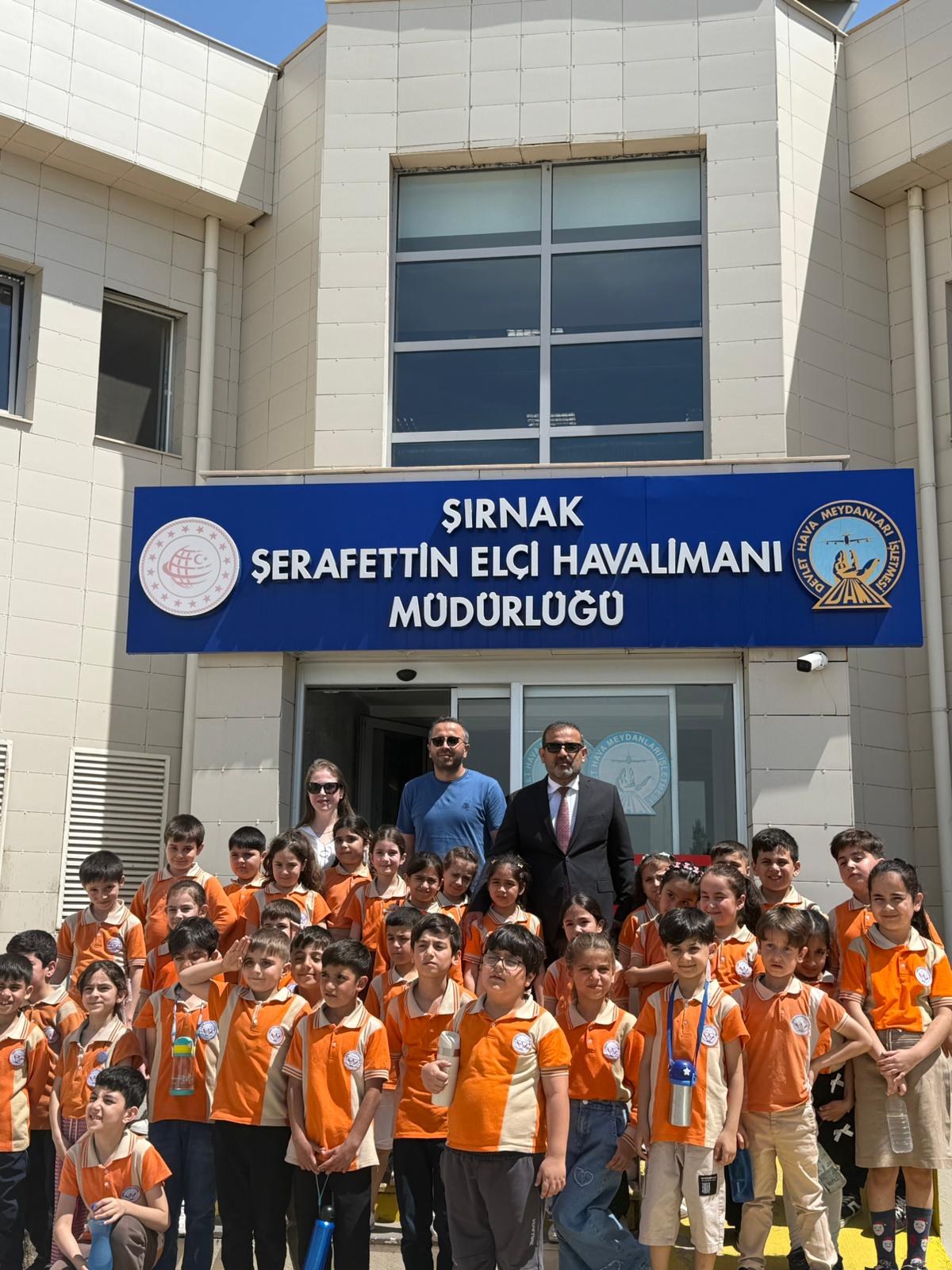cizrede-minik-ogrenciler-hem-havalimani-gezdi-hem-ucagi-yakindan-gorduler-5.jpeg