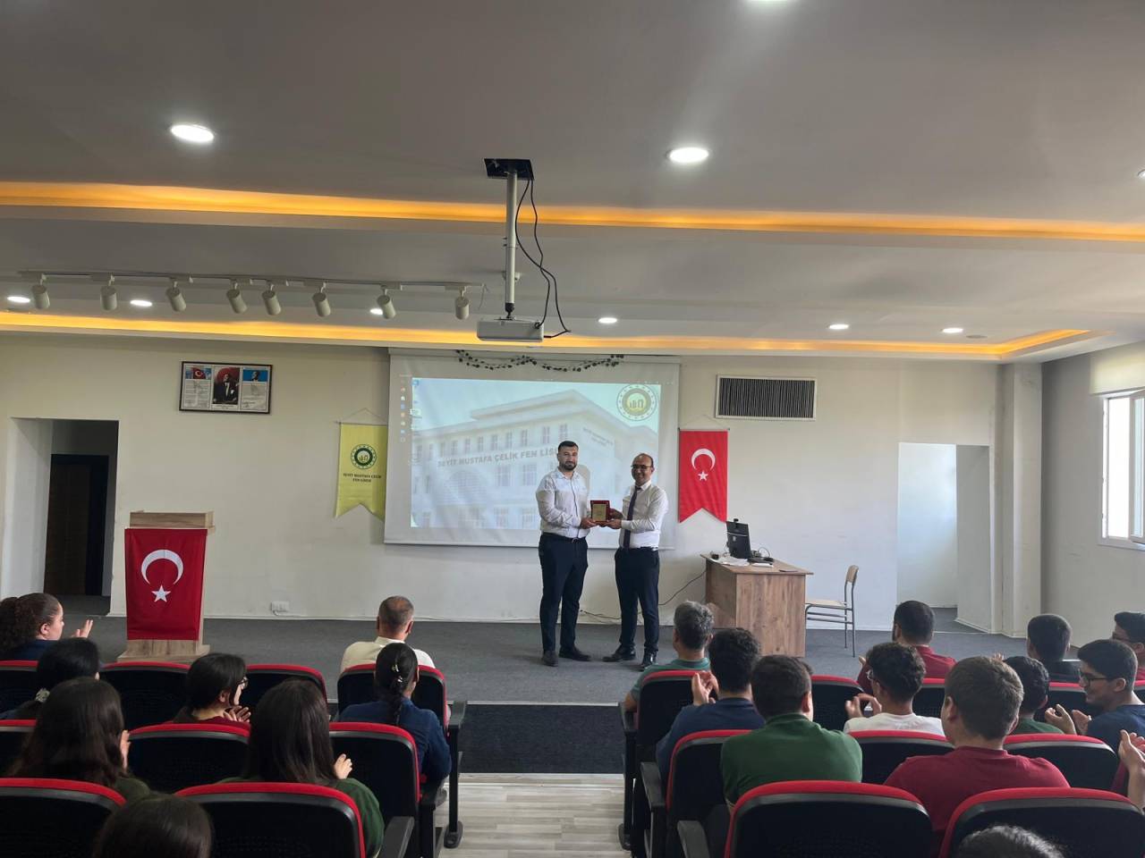 sirnakin-sevilen-egitimcisi-hamza-tatar-nusaybinde-ogrencilerle-bulustu-2.jpeg