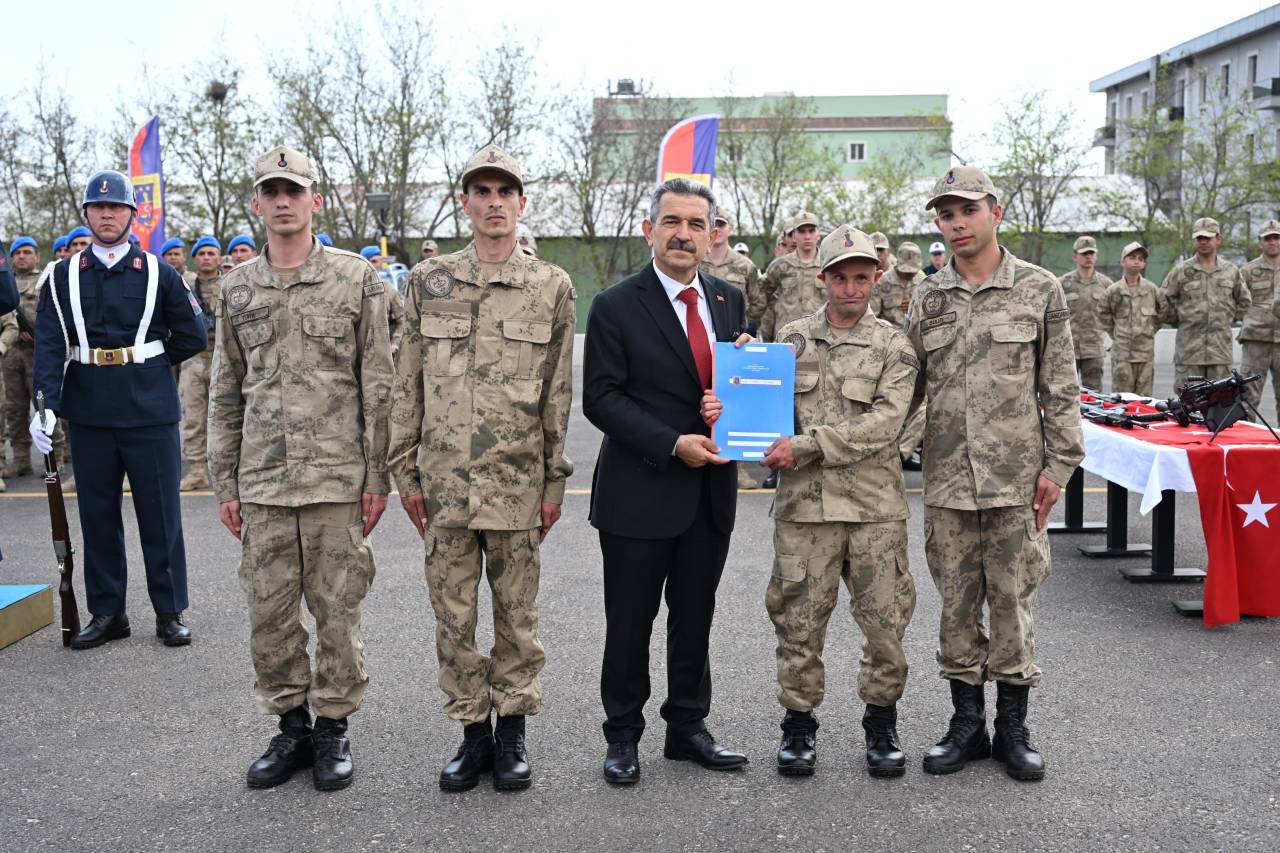sirnakta-bir-gunluk-asker-olan-genclerin-yemin-heyecani2.jpeg