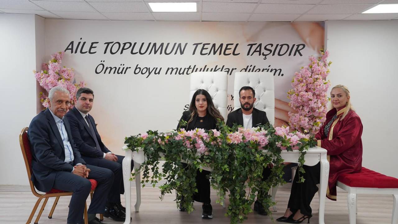 engelliler-haftasinda-en-anlamli-evet-sirnakta-dernek-yoneticileri-dunyaevine-girdi-1.jpg