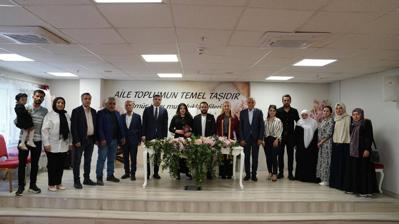engelliler-haftasinda-en-anlamli-evet-sirnakta-dernek-yoneticileri-dunyaevine-girdi-2.jpg