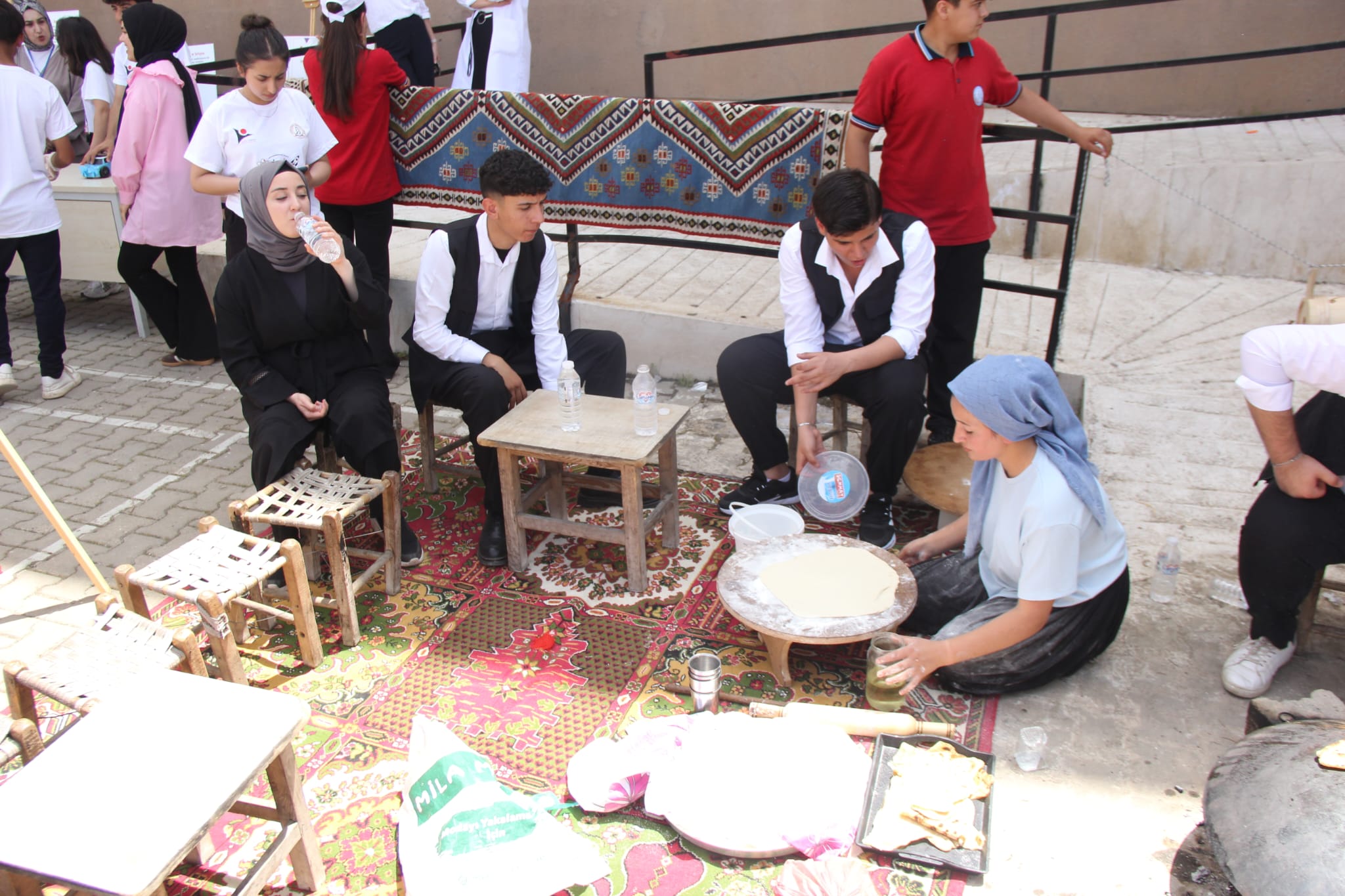 cizreli-ogrenciler-hem-uretiyor-hem-kulturlerini-yasatiyor-5.jpeg