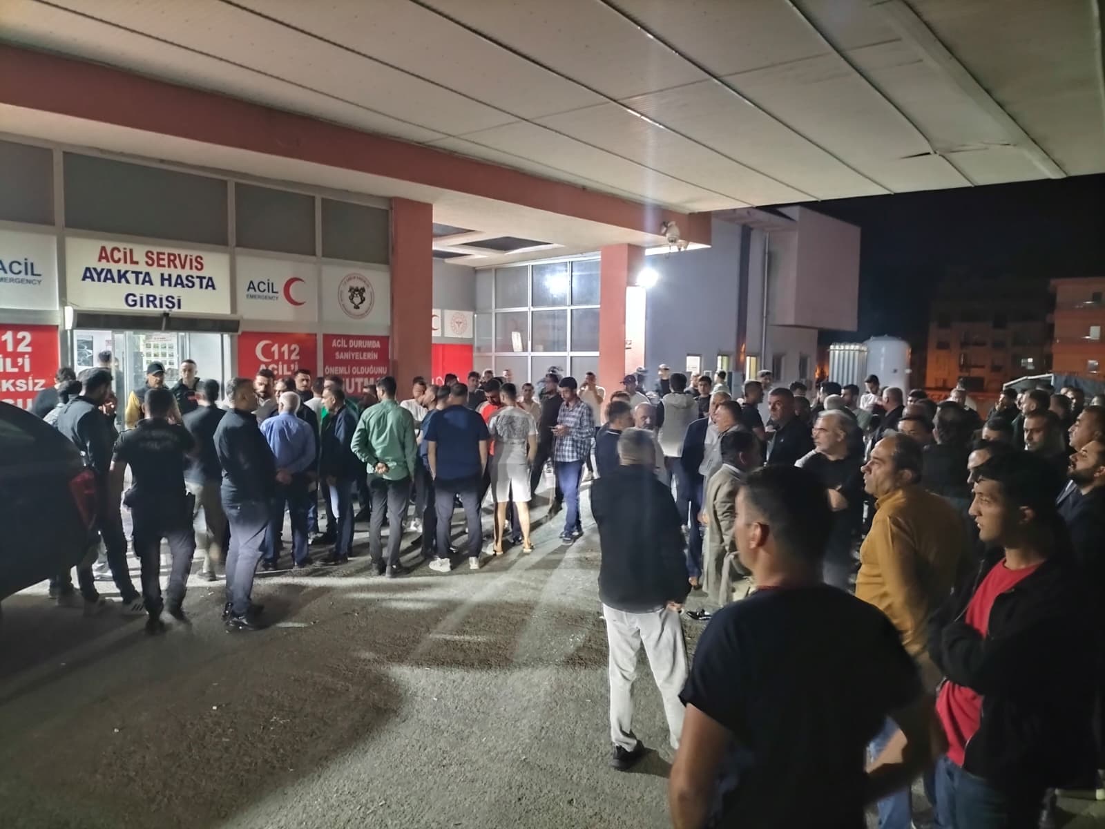 cizrede-aile-ici-kavga-kanli-bitti-muhtar-dahil-3-kisi-silahla-vuruldu-3.jpeg