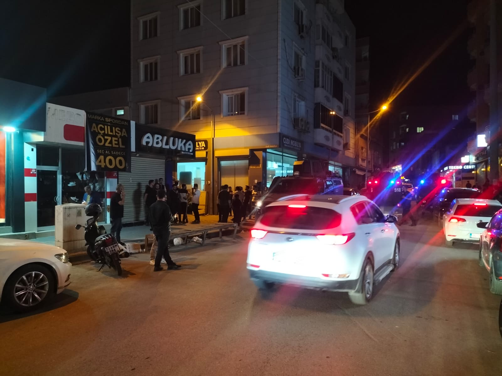 cizrede-aile-ici-kavga-kanli-bitti-muhtar-dahil-3-kisi-silahla-vuruldu-5.jpeg