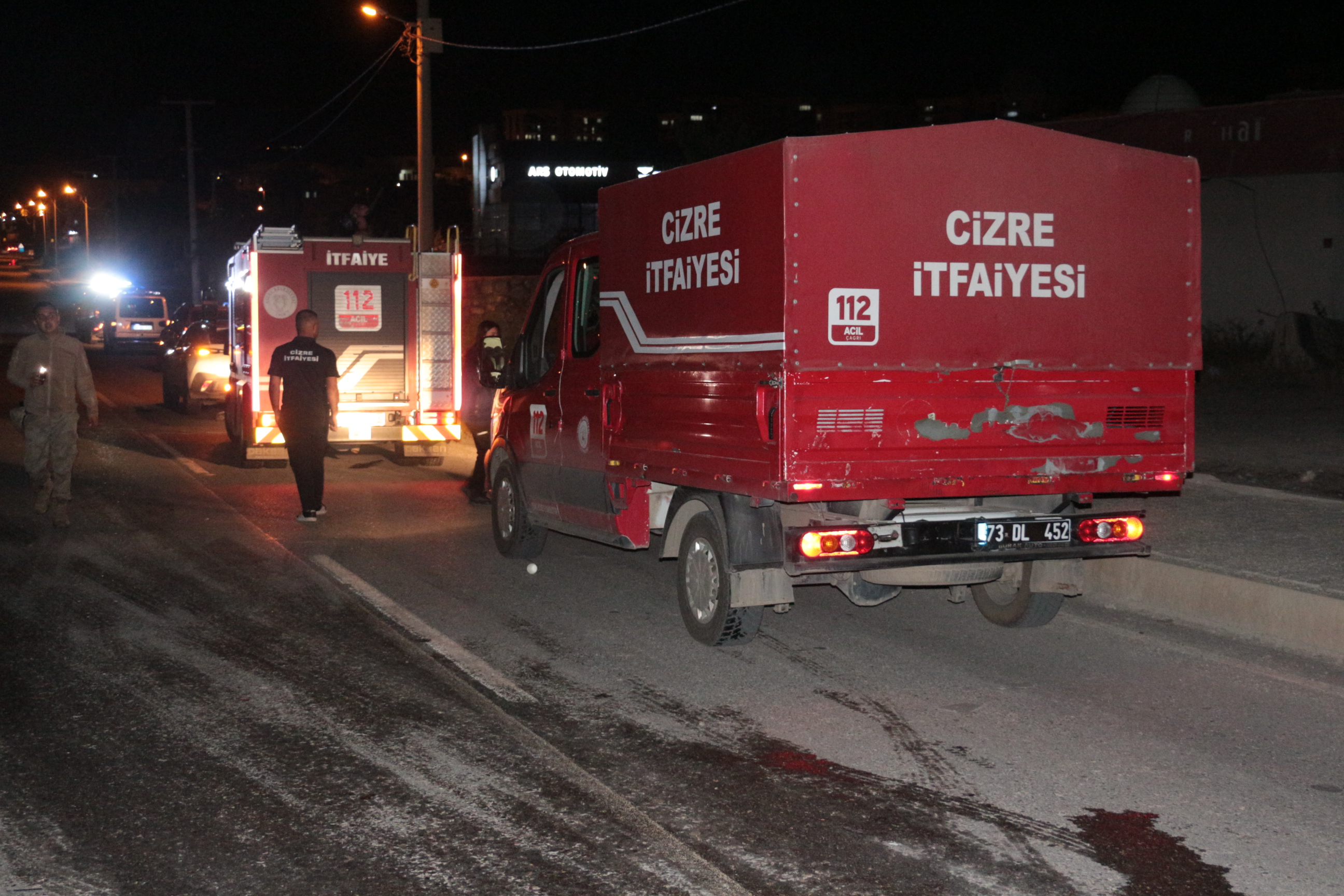 cizrede-kamyonet-otomobile-arkadan-carpti-2-yarali-2.jpg