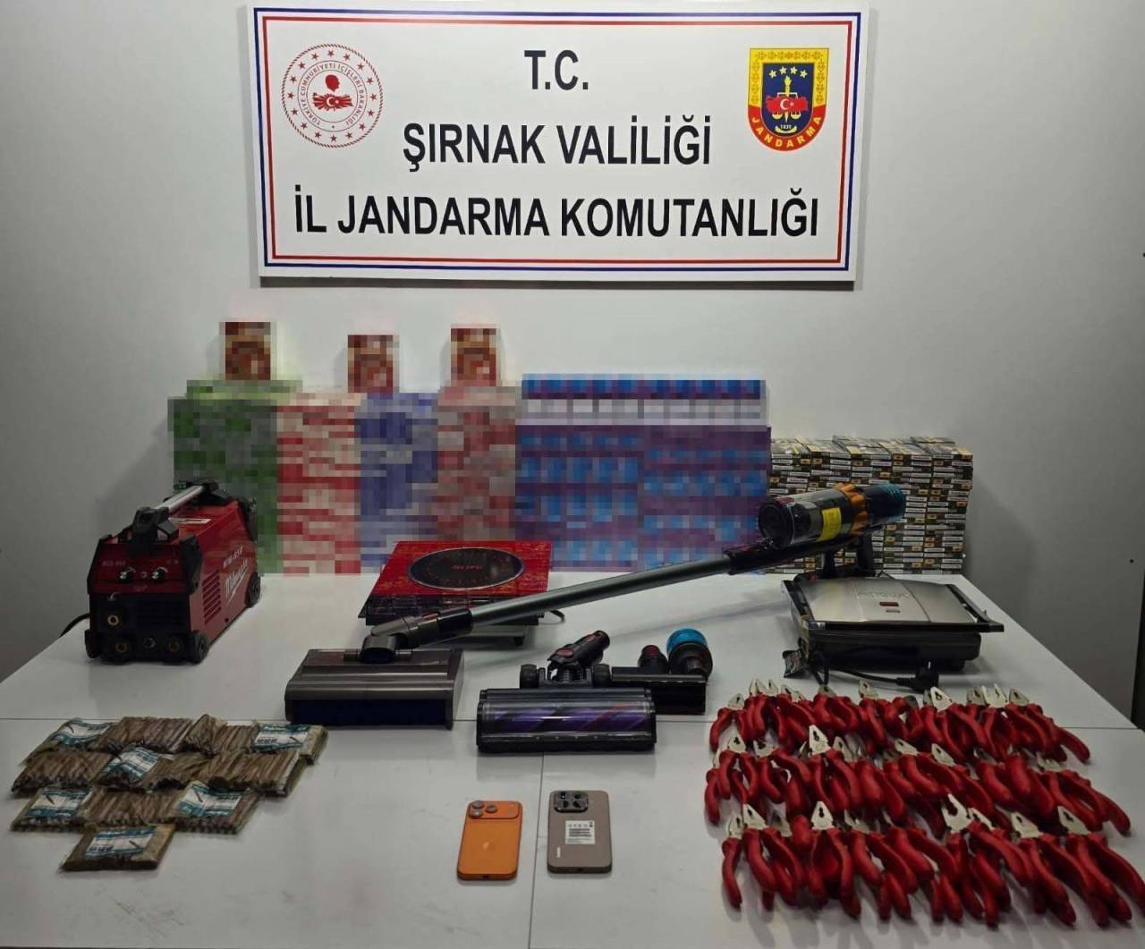 sirnakta-23-milyon-812-bin-lira-degerinde-kacak-malzemeler-ele-gecirildi-2.jpg