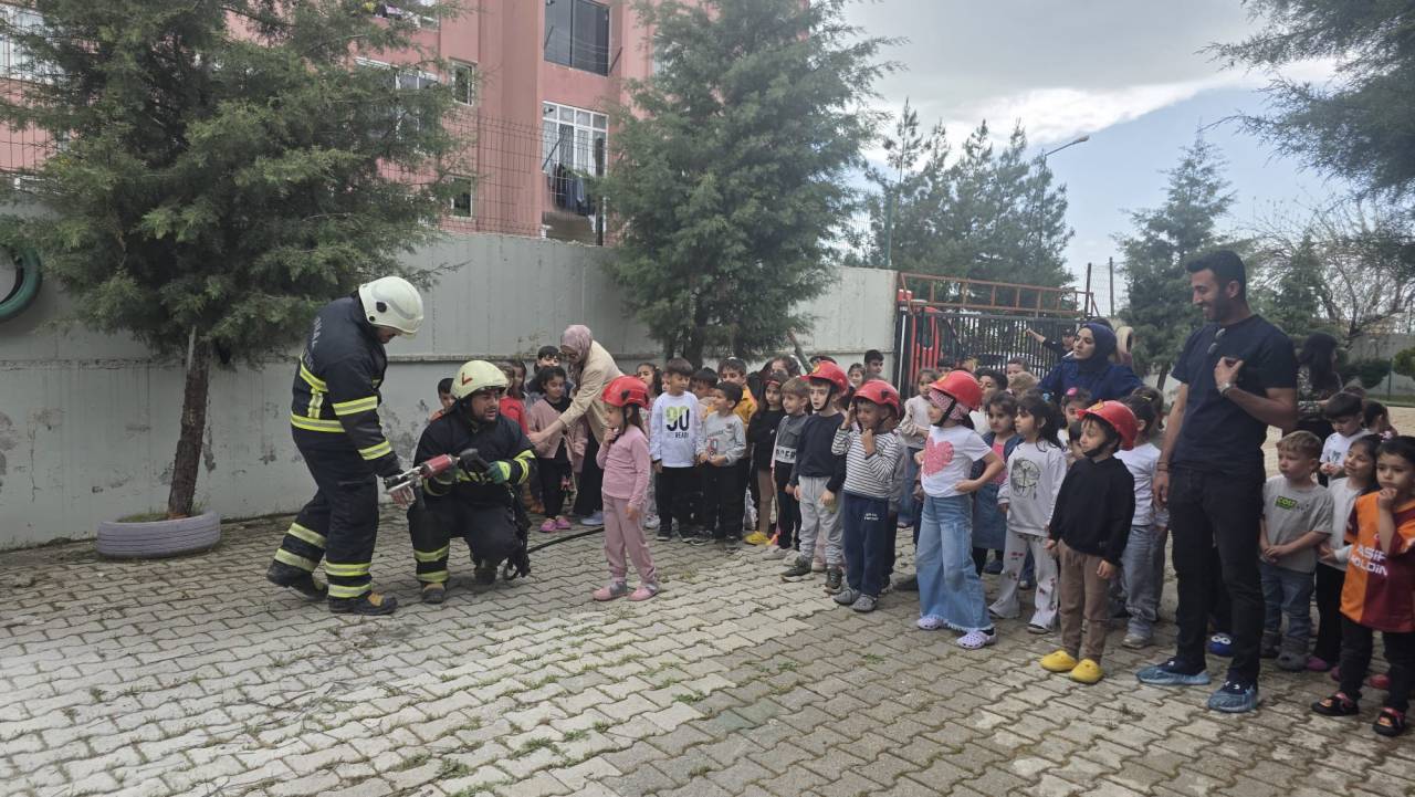 sirnakta-minik-ogrencilere-yangin-guvenligi-egitimi2.jpg