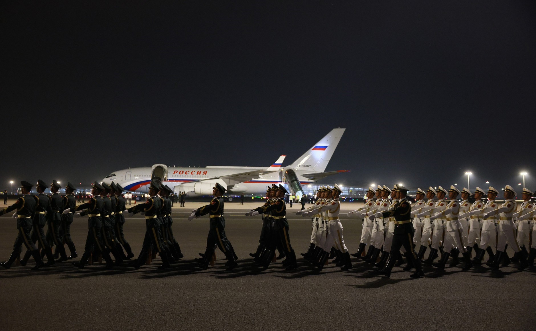 aw708624-01.jpg
