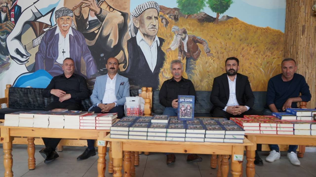 rnakta-edebiyat-ruzgari-dengbej-evinde-imza-gunu-yogun-ilgi-gordu-1.jpeg