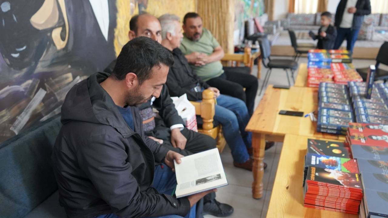 rnakta-edebiyat-ruzgari-dengbej-evinde-imza-gunu-yogun-ilgi-gordu-3.jpeg