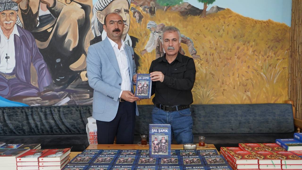rnakta-edebiyat-ruzgari-dengbej-evinde-imza-gunu-yogun-ilgi-gordu-5.jpeg