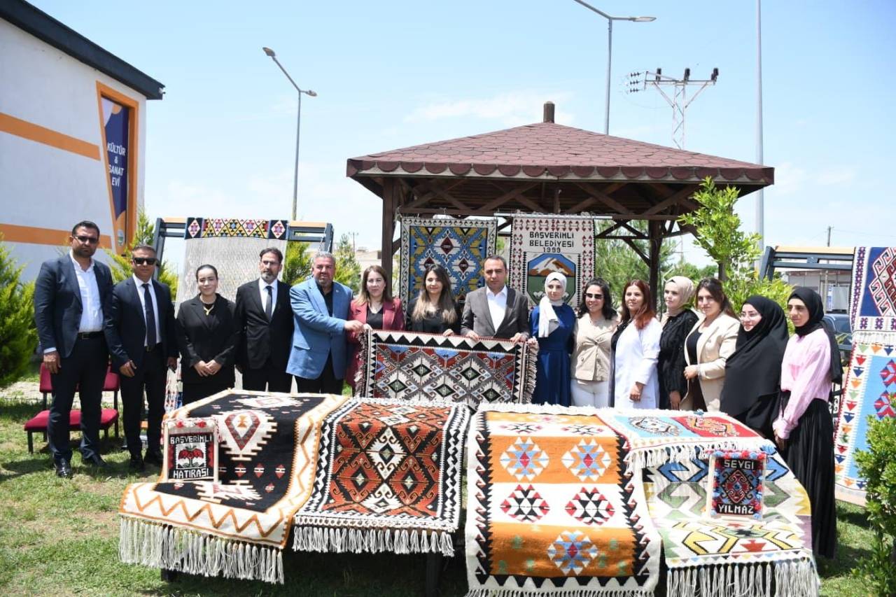 basverimlide-yil-sonu-sergisi-ve-bahar-senligi-duzenlendi-1.jpg