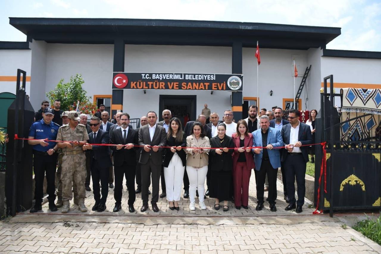 basverimlide-yil-sonu-sergisi-ve-bahar-senligi-duzenlendi-2.jpg