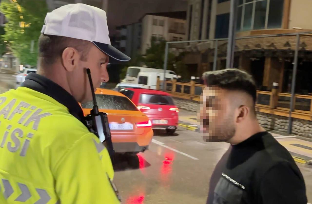 trafik-uygulamasinda-rezalet-polise-kufretti-gazeteciyi-burnunu-kirmakla-tehdit-etti-1.jpg