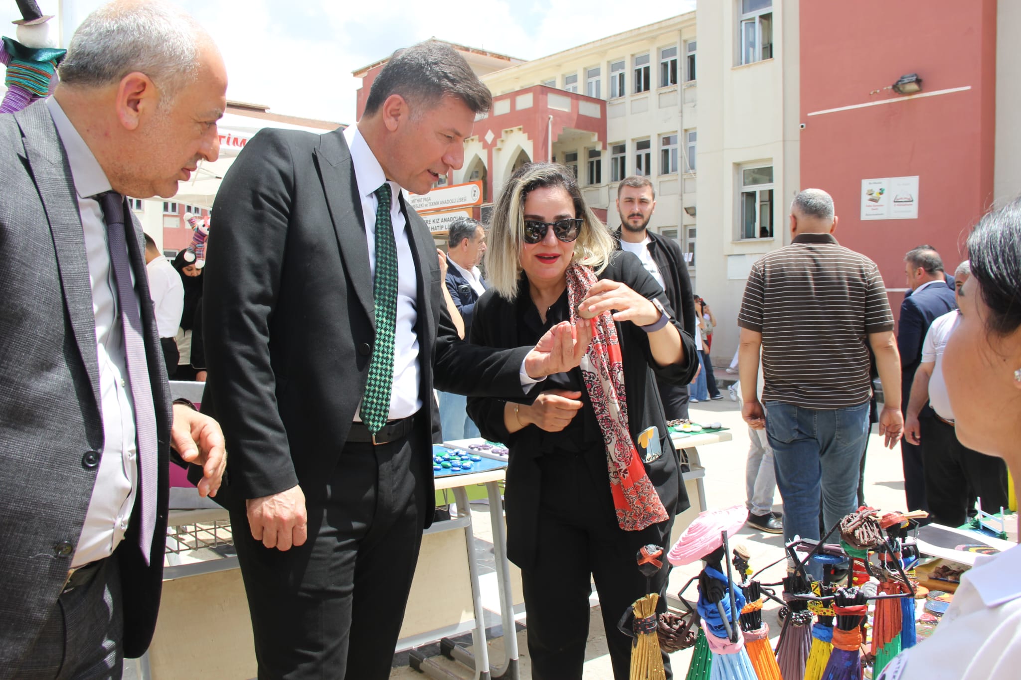 cizrede-marifetli-genclerin-el-emegi-goz-nuru-sergisi-kapilarini-acti-3.jpeg