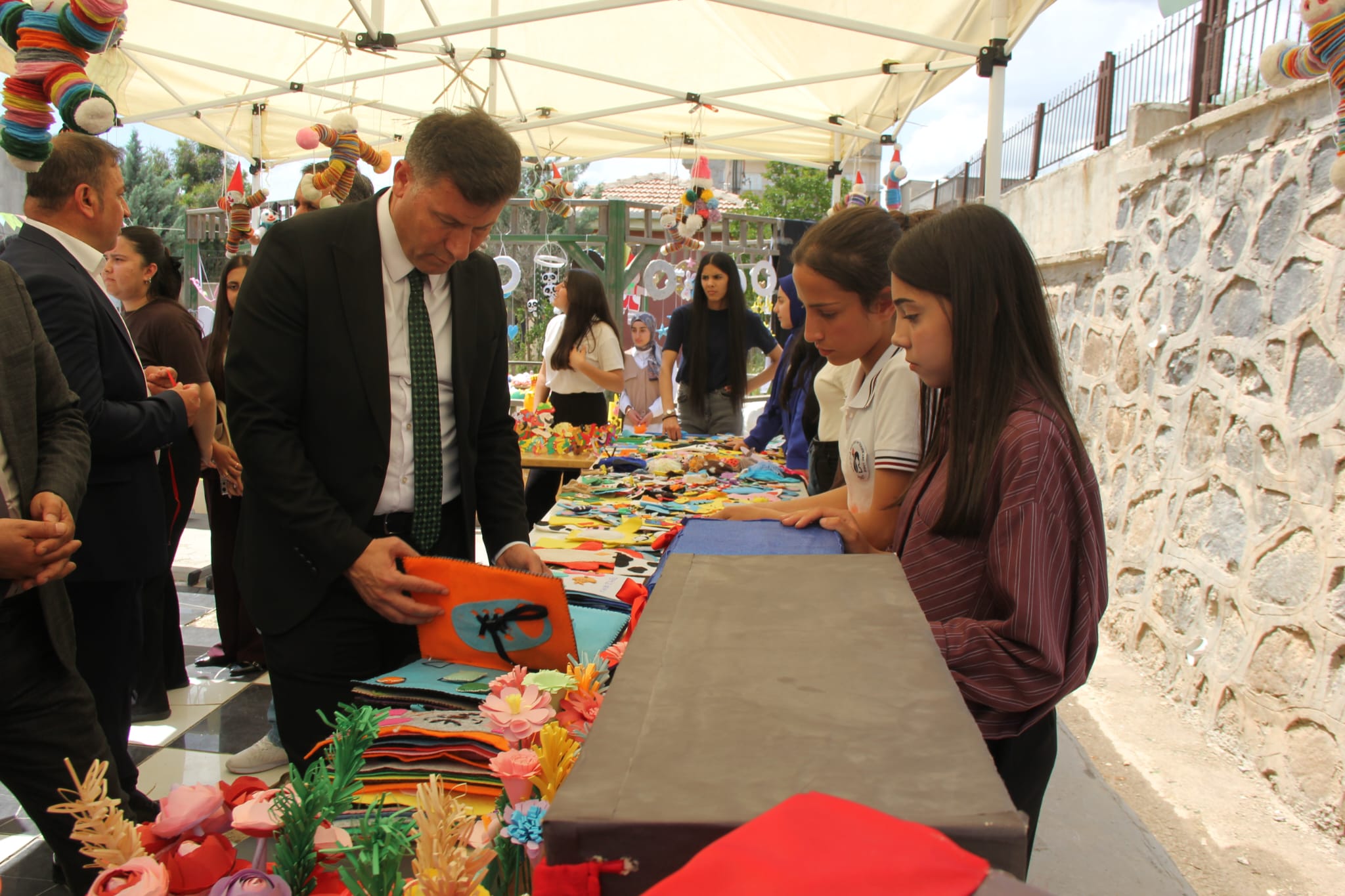 cizrede-marifetli-genclerin-el-emegi-goz-nuru-sergisi-kapilarini-acti-4.jpeg