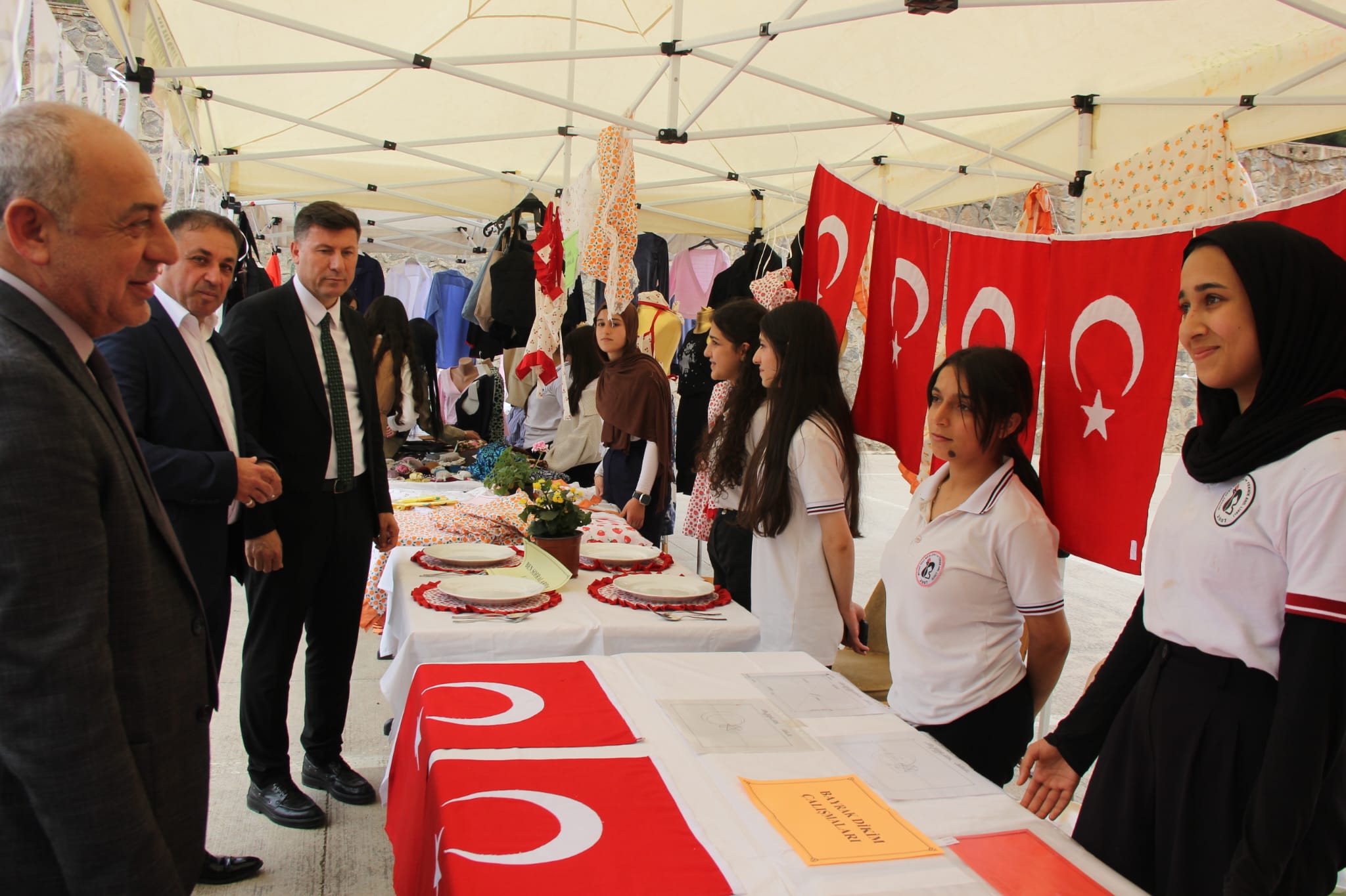 cizrede-marifetli-genclerin-el-emegi-goz-nuru-sergisi-kapilarini-acti-5.jpeg