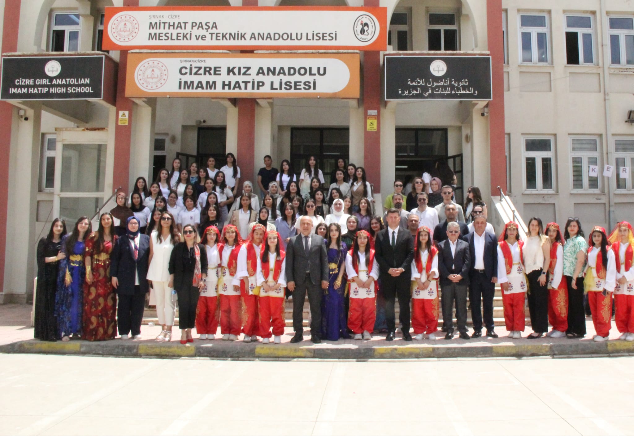 cizrede-marifetli-genclerin-el-emegi-goz-nuru-sergisi-kapilarini-acti-7.jpeg