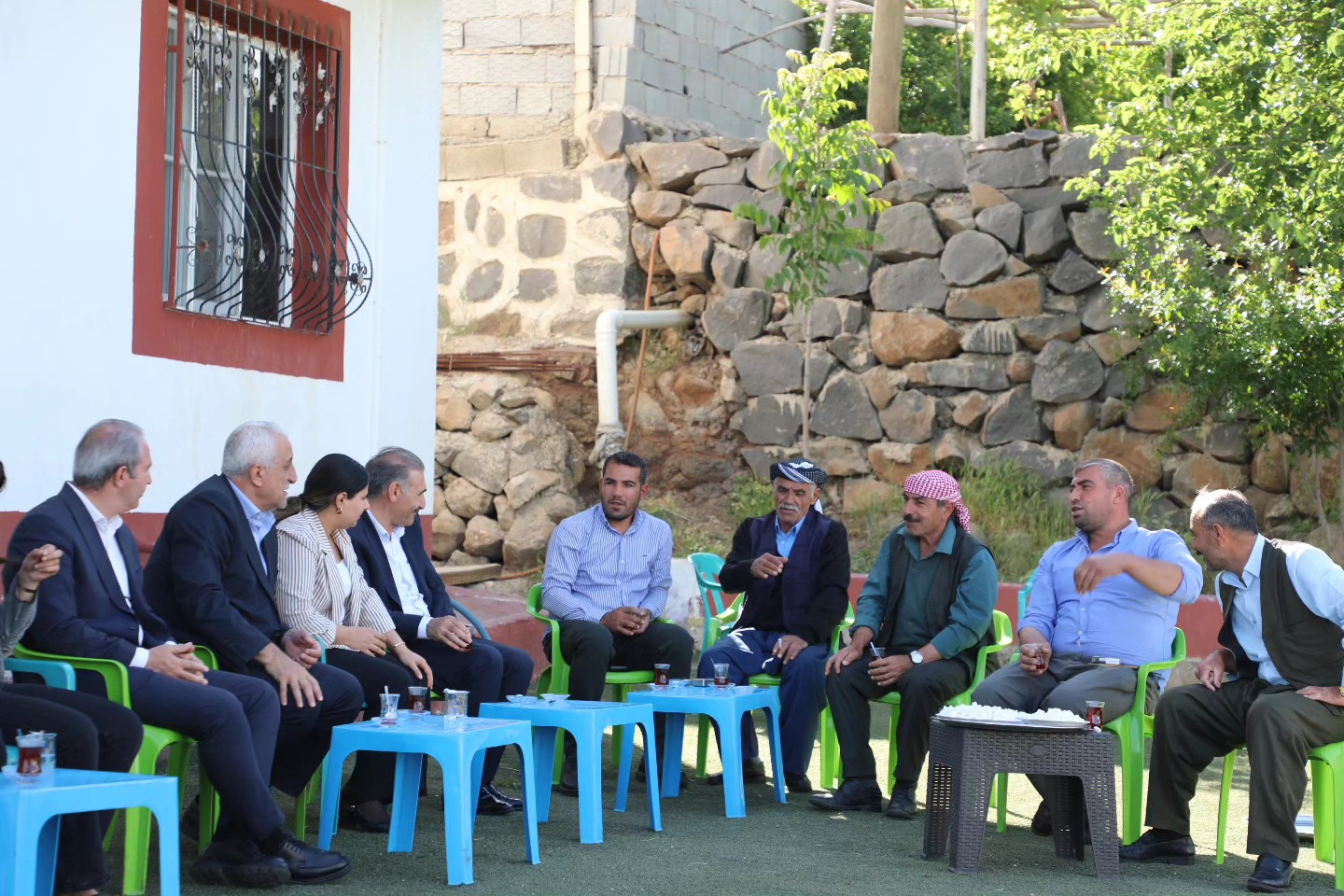 dem-parti-heyeti-cizre-koylerinde-sorunlari-yerinde-incelendi-3.jpg