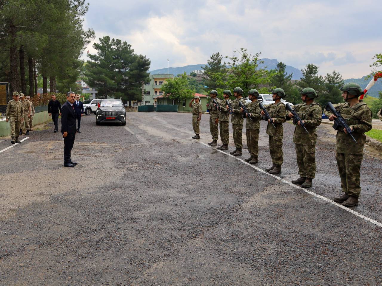 vali-ekiciden-uluderede-yogun-mesai-mehmetcik-esnaf-ve-dugun-ziyareti-1.jpg