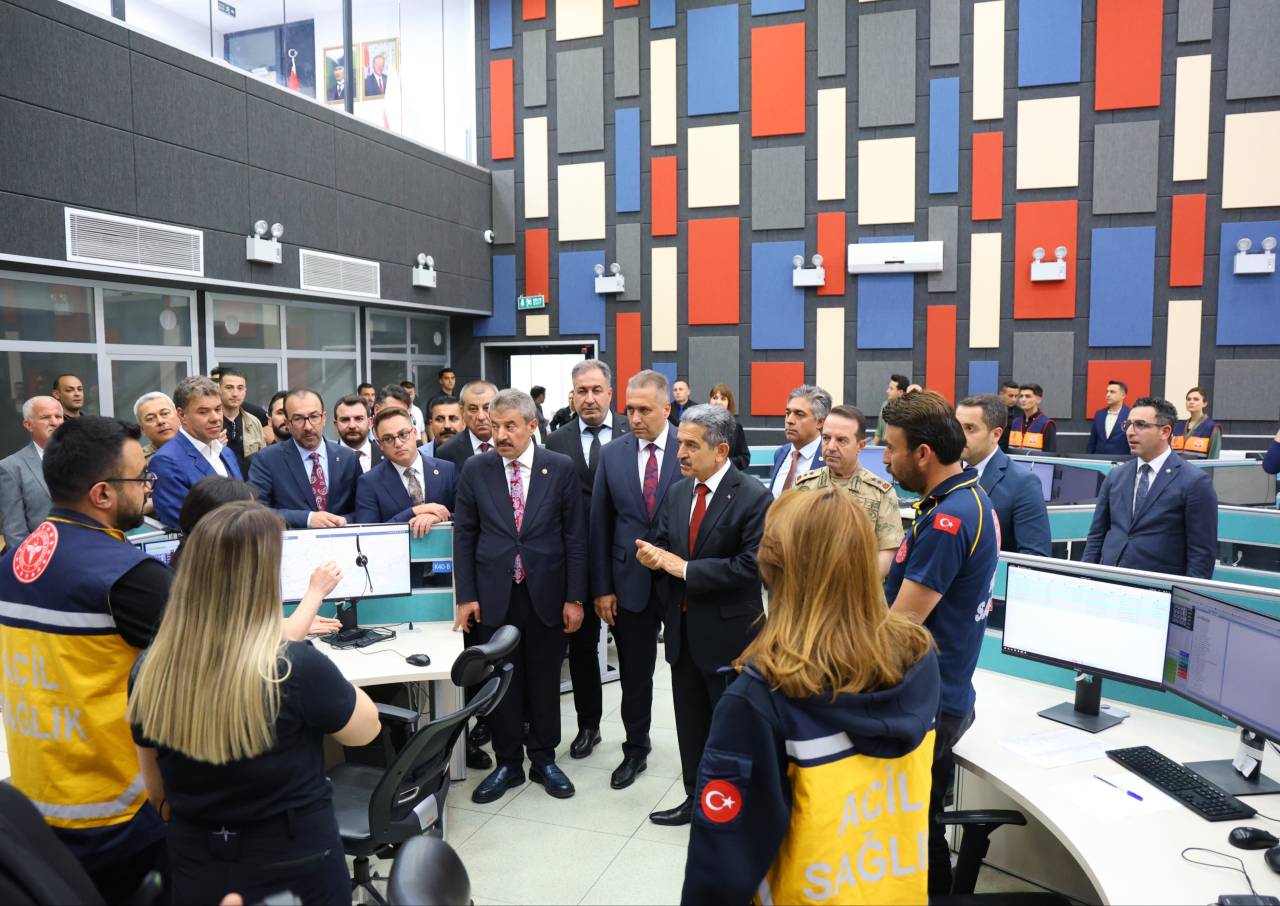 vali-ekiciden-bayramda-gorev-basindaki-personellere-ziyaret-1.jpg