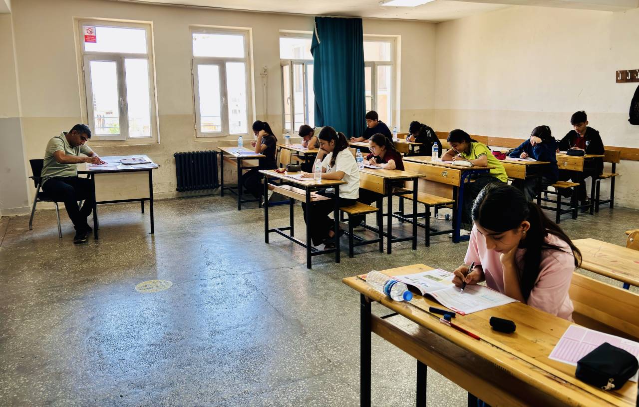 sirnakta-lgs-oncesi-kritik-sinav-ogrenciler-surec-izleme-sinavinda-ter-doktu3.jpg