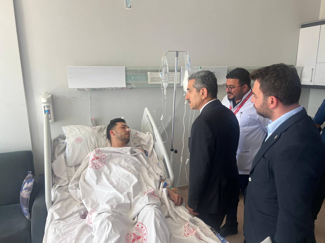 vali-birol-ekici-tedavi-goren-vatandaslarla-bulustu2-002.jpeg