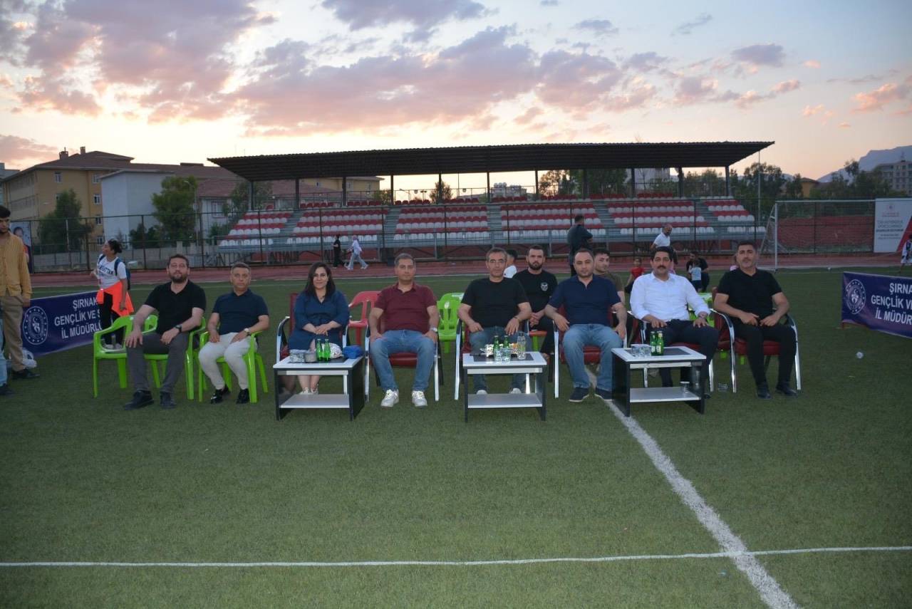 silopide-balon-futbolu-cilginligi-sahada-kahkaha-dolu-anlar-yasandi-5.jpg
