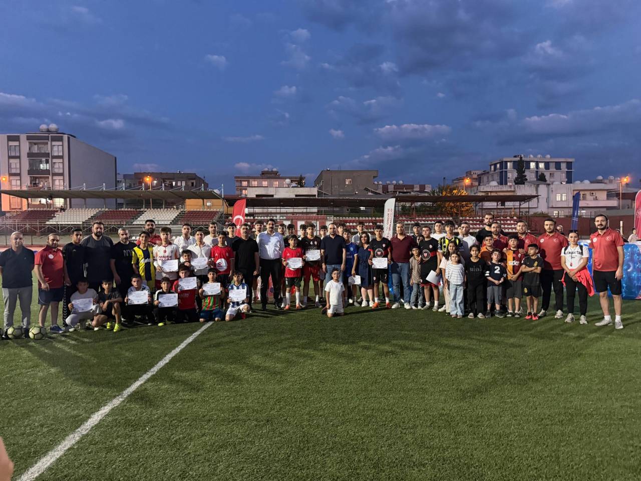 silopide-balon-futbolu-cilginligi-sahada-kahkaha-dolu-anlar-yasandi-6.jpg