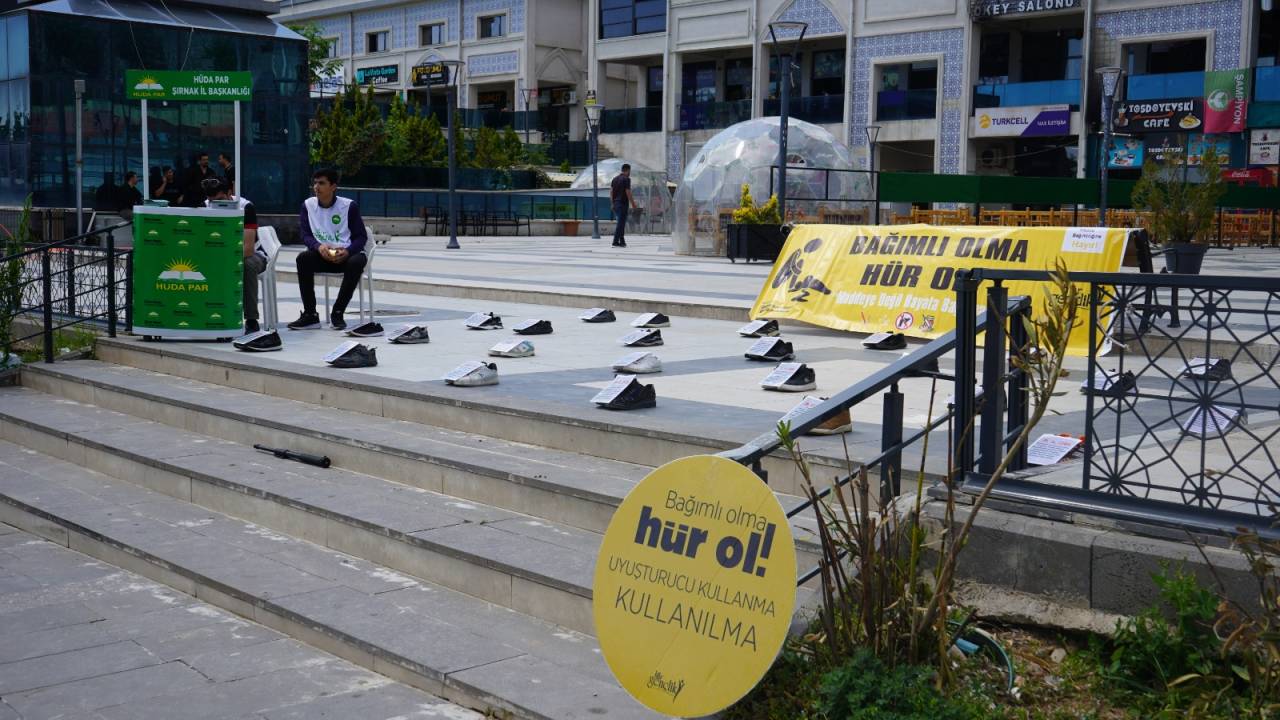 sirnakta-uyusturucuya-karsi-dikkat-ceken-sergi-bagimli-olma-hur-ol-3.jpeg