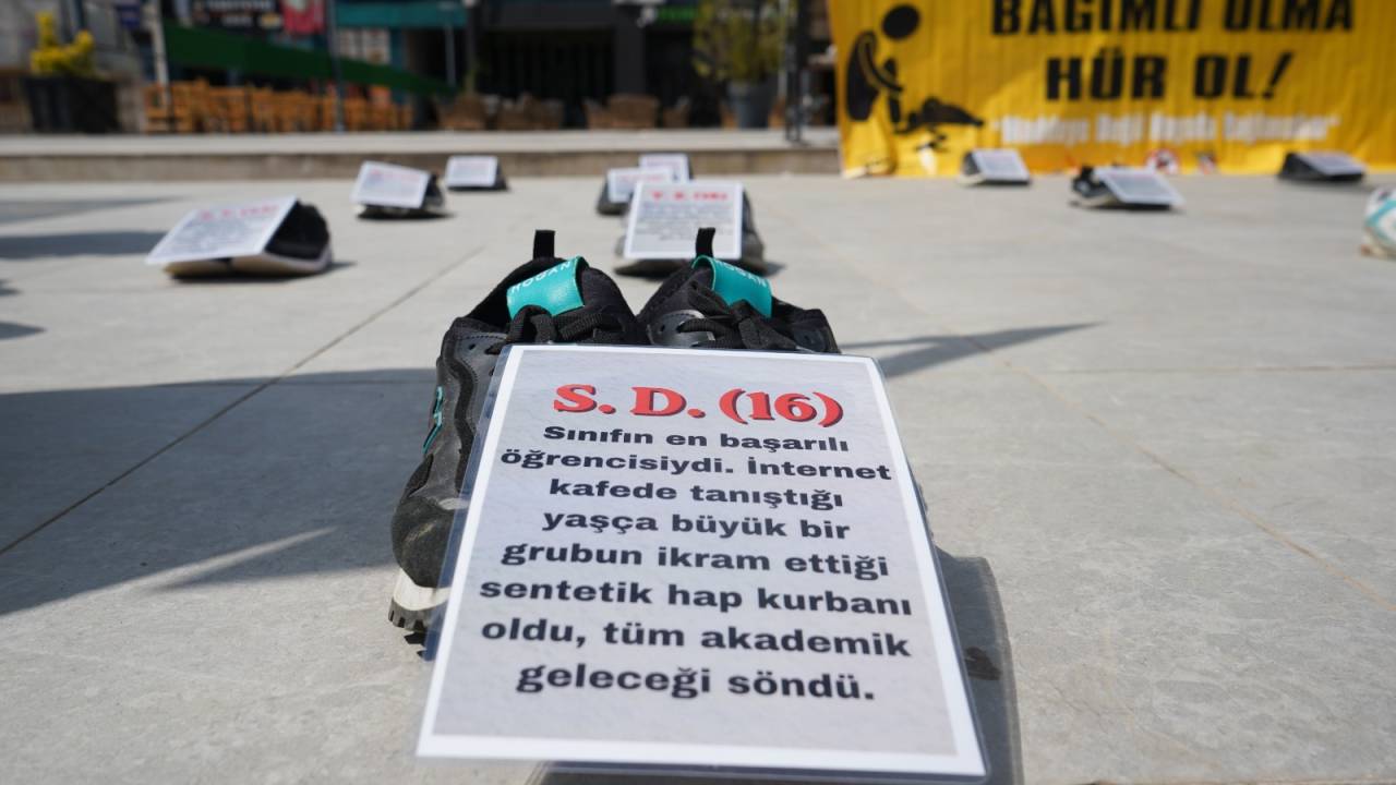sirnakta-uyusturucuya-karsi-dikkat-ceken-sergi-bagimli-olma-hur-ol-5.jpeg