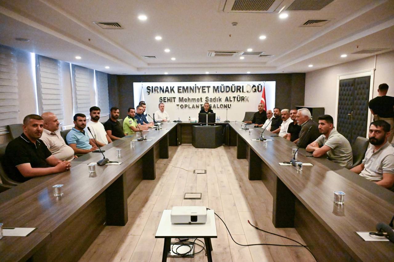 sirnak-emniyet-muduru-volkan-sazak-taksici-esnafiyla-bulustu-1.jpg