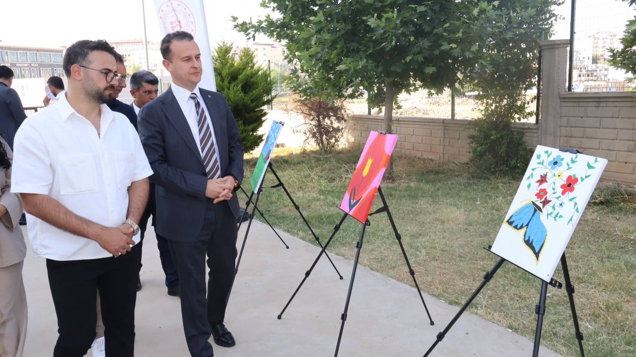 dilde-universite-ogrencilerinden-yil-sonu-sergisi-1.jpg