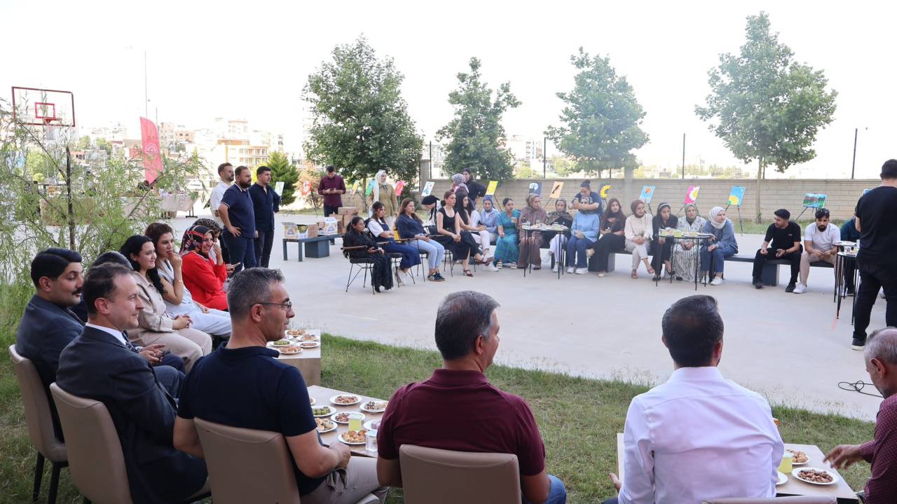 dilde-universite-ogrencilerinden-yil-sonu-sergisi-2.jpg