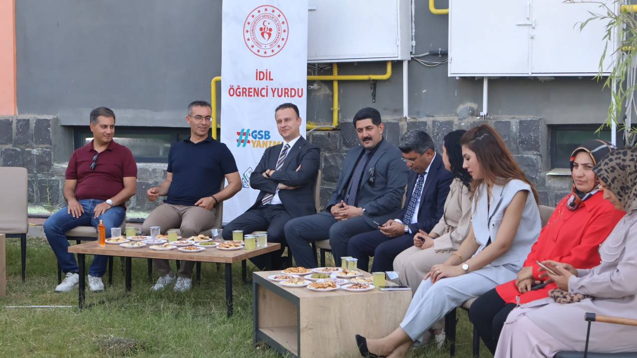 dilde-universite-ogrencilerinden-yil-sonu-sergisi-3.jpg