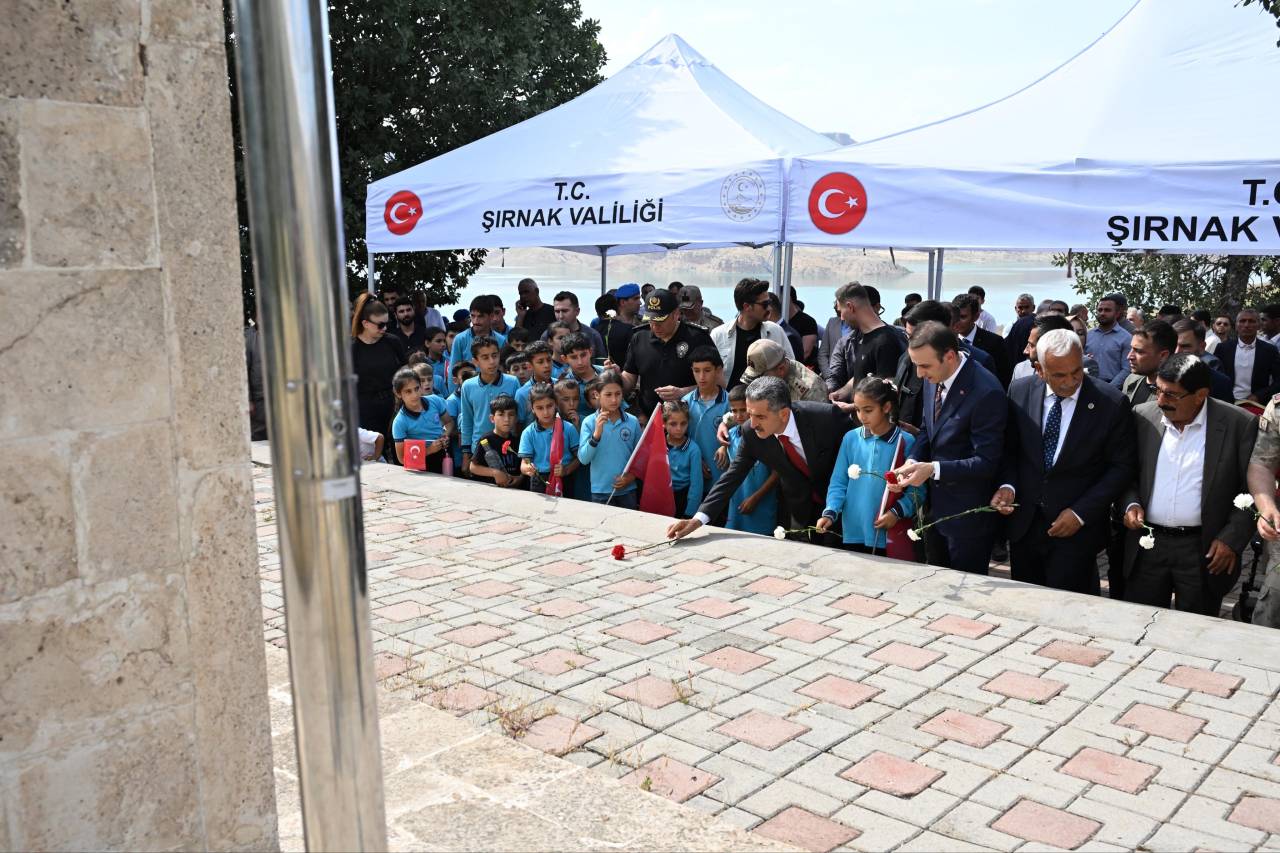 sirnakta-cevrimli-koyu-sehitleri-icin-anma-programi-duzenlendi-1.jpg