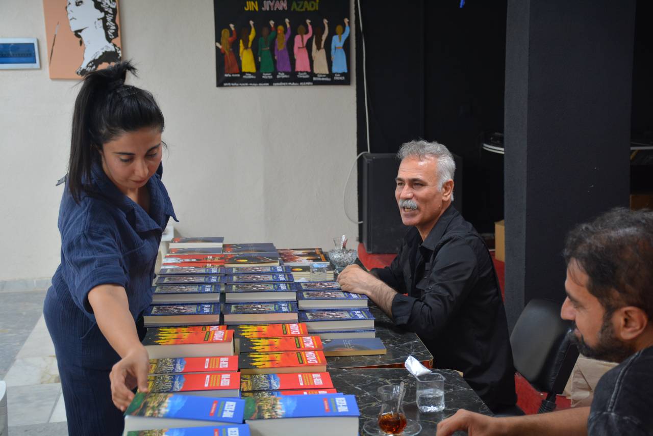 silopide-gazeteci-arastirmaci-yazar-hursit-baran-mendese-yogun-ilgi-3.jpg
