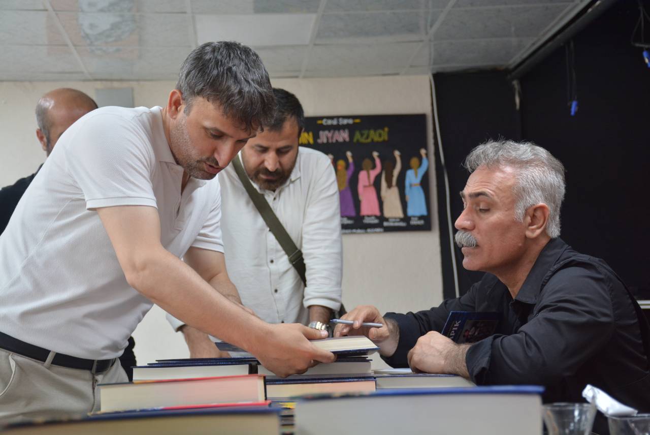 silopide-gazeteci-arastirmaci-yazar-hursit-baran-mendese-yogun-ilgi-4.jpg
