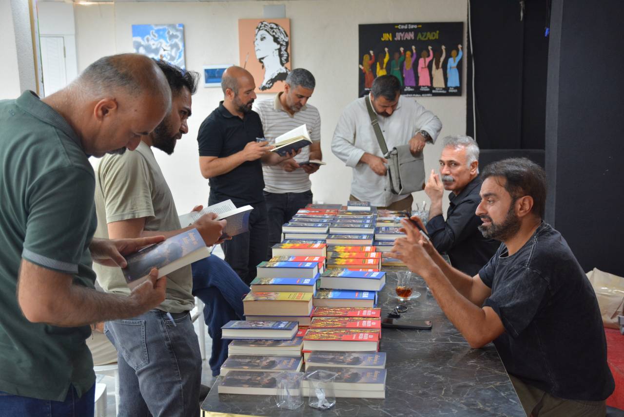silopide-gazeteci-arastirmaci-yazar-hursit-baran-mendese-yogun-ilgi-5.jpg