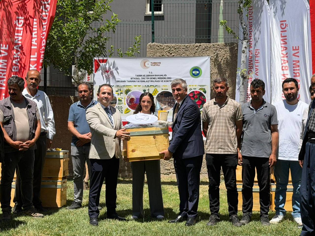 sirnakta-organik-ariciliga-buyuk-destek-25-ureticiye-yuzde-75-hibeli-ekipman-dagitildi-1.jpg