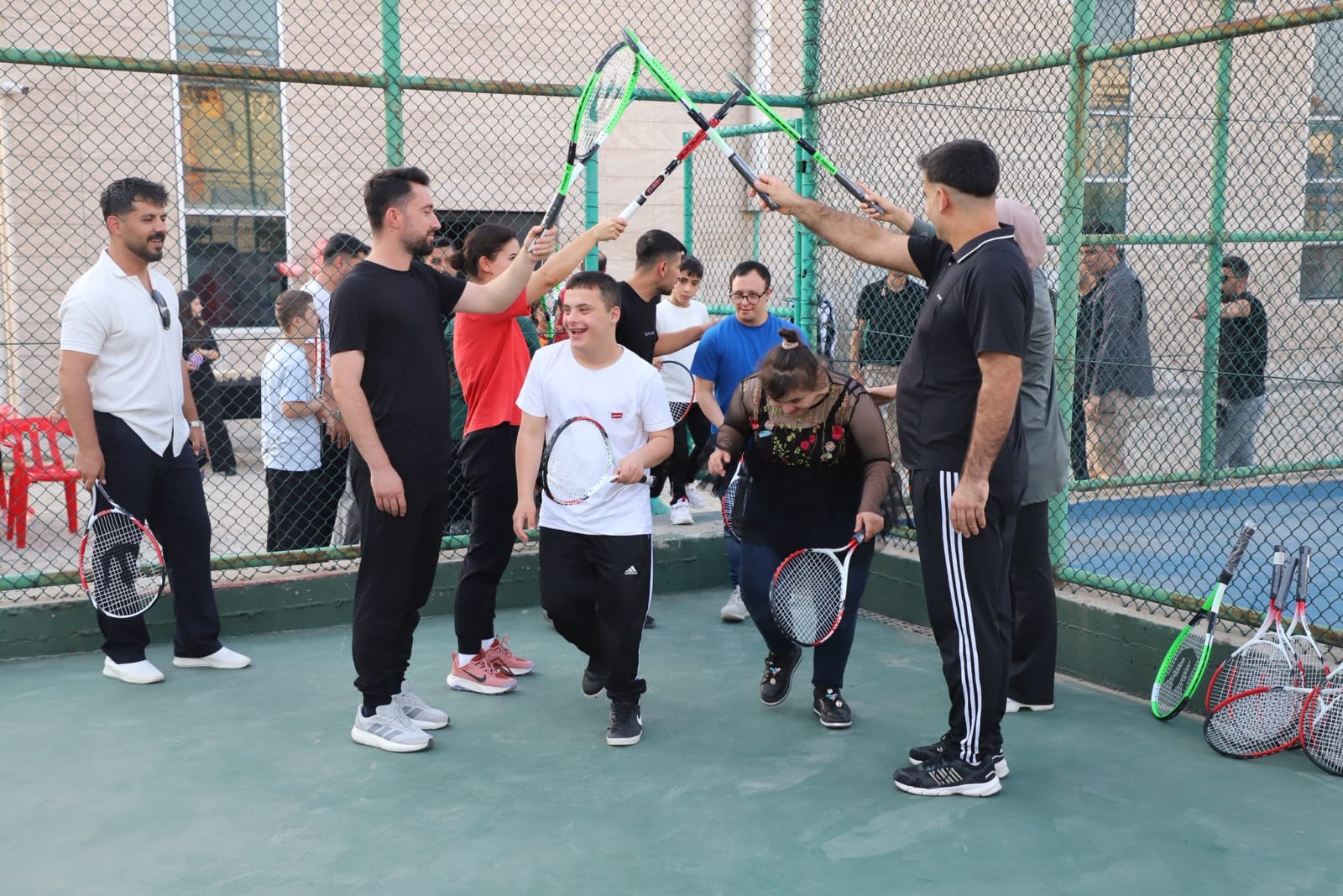 cizrede-ozel-cocuklar-icin-tenis-soleni-1.jpeg