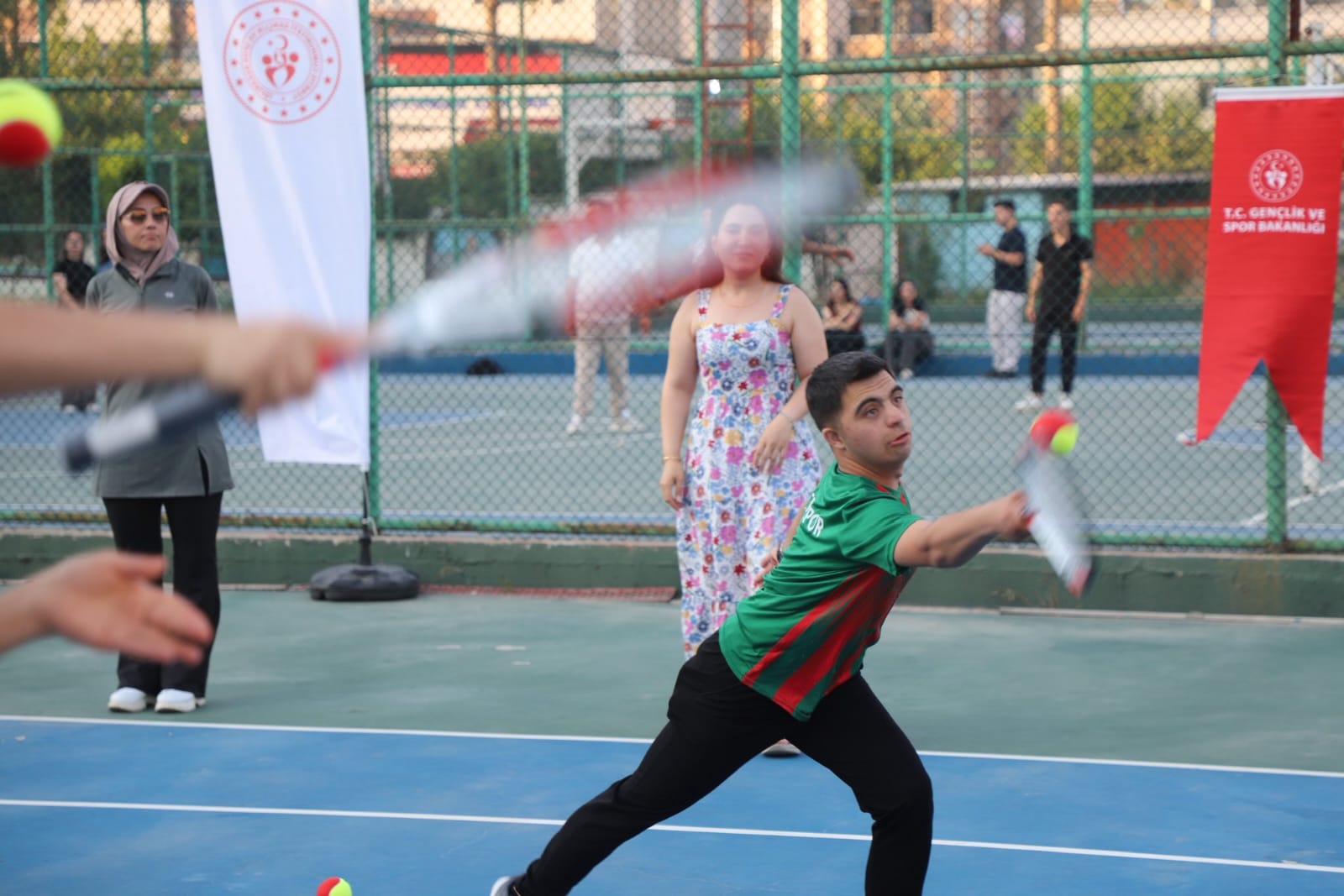 cizrede-ozel-cocuklar-icin-tenis-soleni-3.jpeg