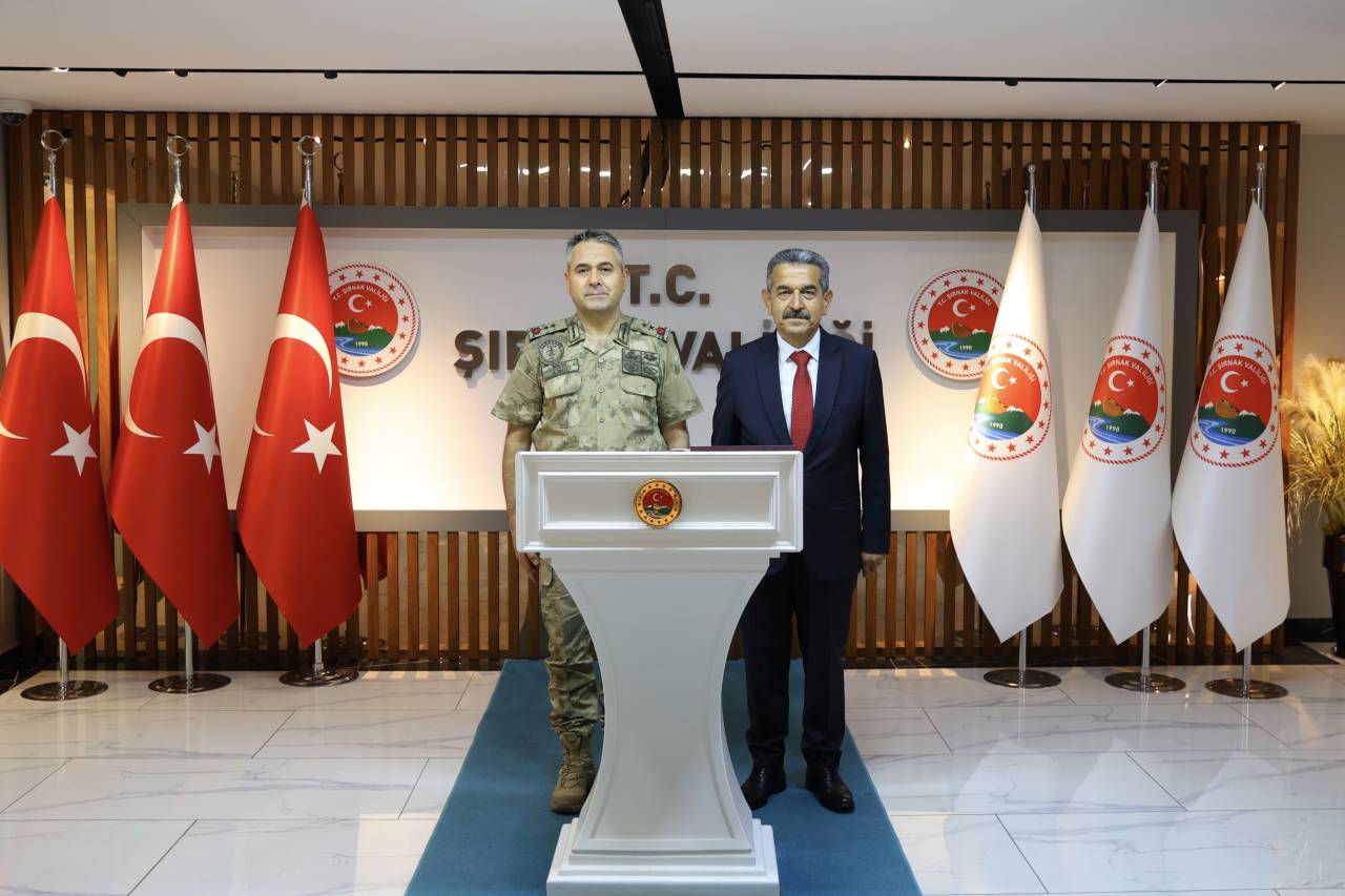 sirnakin-eski-il-jandarma-komutani-murat-buluttan-vali-ekiciye-ziyaret3.jpeg